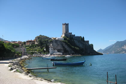 Malcesine der Küste mit dem Schloss