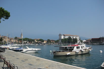 Toscolano Maderno the walk along the coast